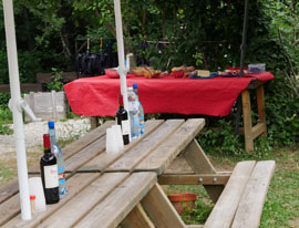 buffet entreprise terroir apres la sortie rafting sur l'aude