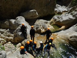 canyoning dans les gorges de galamus pour les centres de vacances, entre carcassonne et perpignan