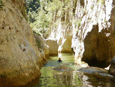 canyoning dans les gorges de galamus dans les pyrénées orientales
