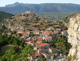le village de fenouillet et son chateau