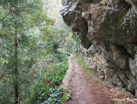 randonnée dans les gorges de Saint Jaumes dans les Pyrénées Orientales