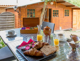 petit dejeuner produits du terroir fourni par le camping